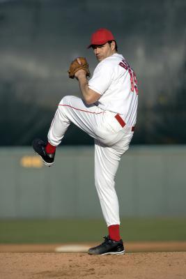 gerakan overhead pada pemain baseball