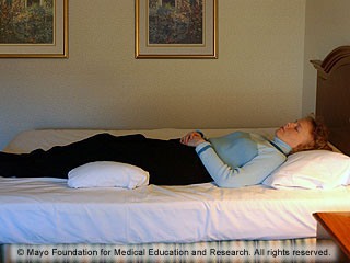 penggunaan bantal saat tidur yang benar