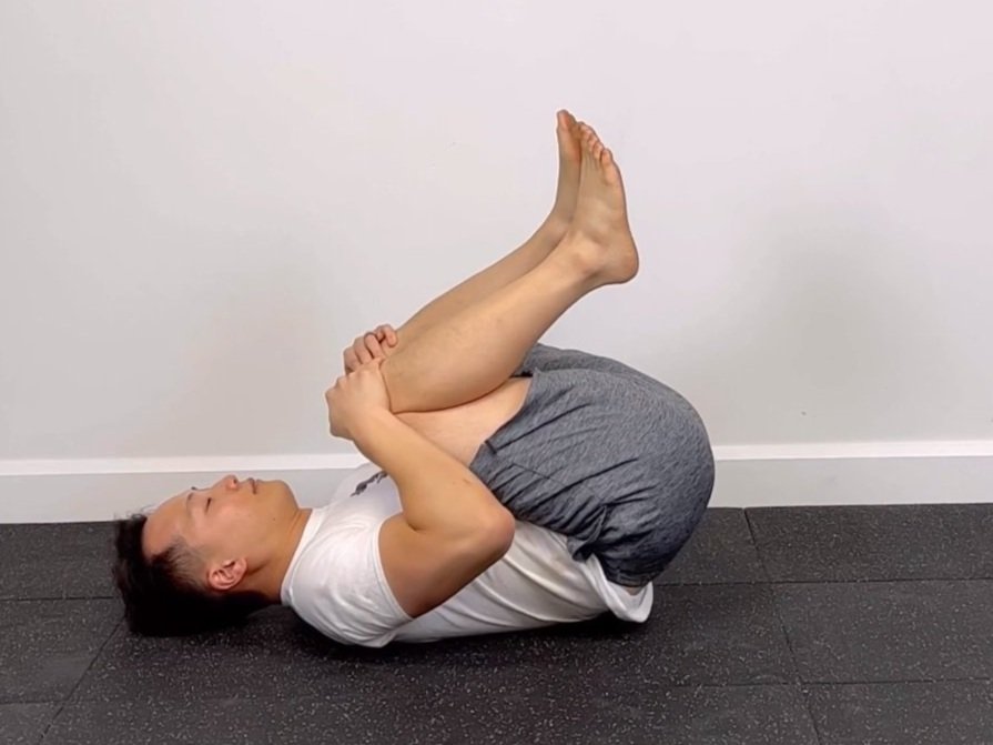 Double Knee to Chest latihan william flexion untuk mengatasi nyeri punggung bawah